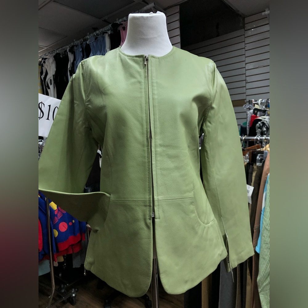 LEATHER JACKET WITH ZIPPER ON SIDE (NO REFUND NO RETURN NO EXCHANGE )